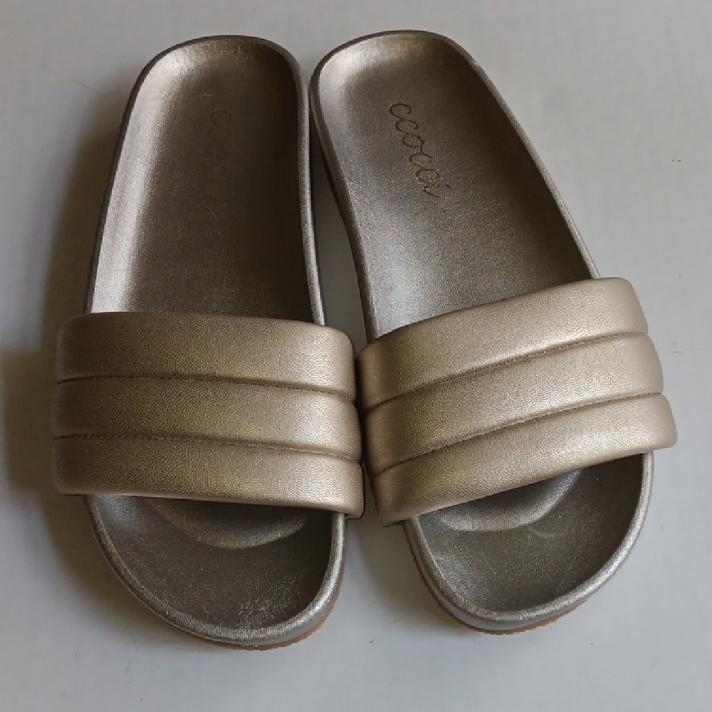 GOLD SANDALS MODERN METALLIC DESIGN